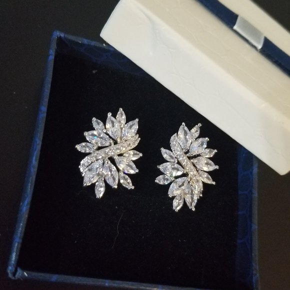 18K White Gold Swarovski Elements crystal Marquise women's earrings - Picture 4 of 10